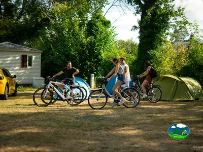 ciclistas entre parcelas