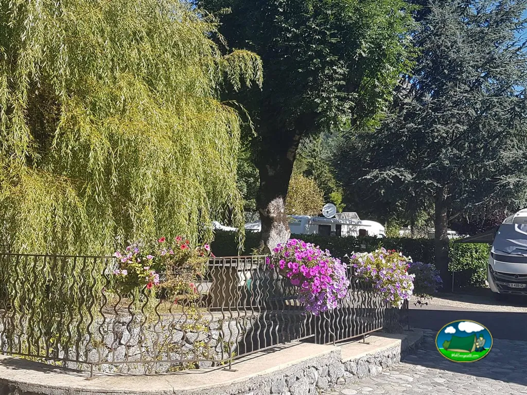 Entrada con flores