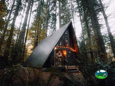Glamping con forma de tipi en bosque de montaña del Camping La Herradura, Almuñecar (Granada)