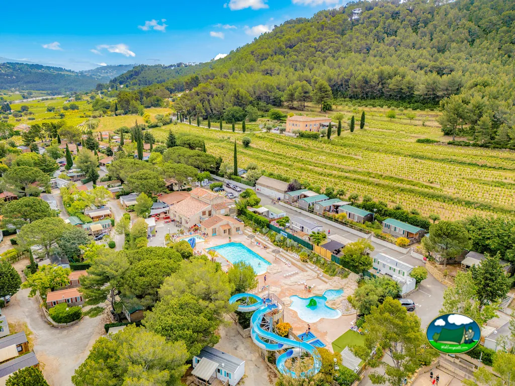 vista aérea de piscinas