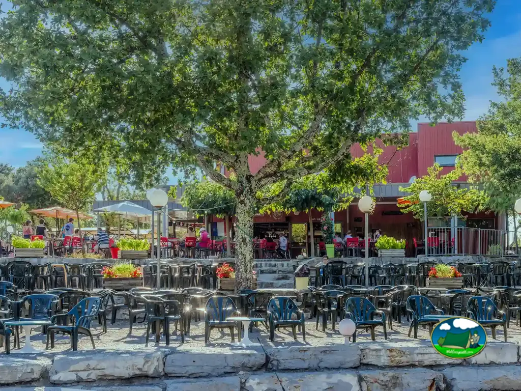 Restaurante y bar exterior