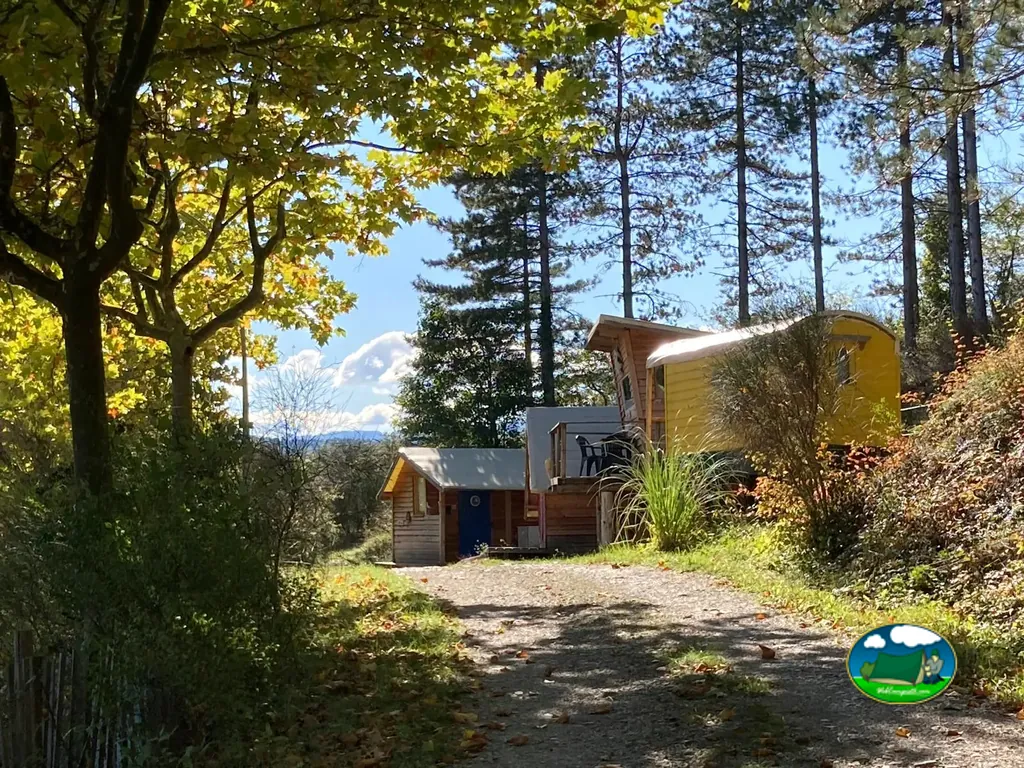 Cabaña con a la montaña