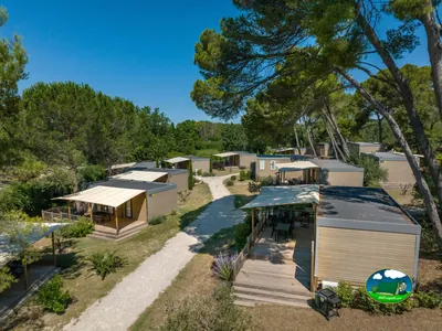 mobil home entre pinos