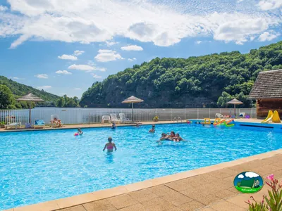 Piscina junto al río