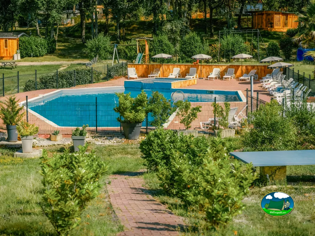 piscina exterior vallada