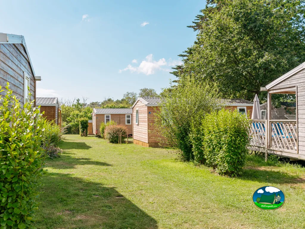 mobil home entre jardines