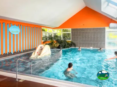 Piscina cubierta infantil