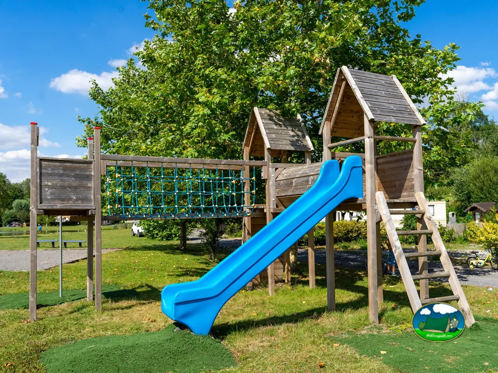 tobogán azul infantil