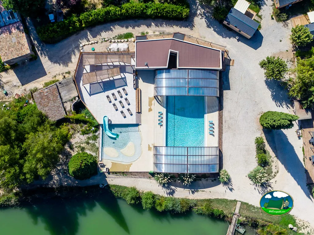 piscina cubierta desde arriba