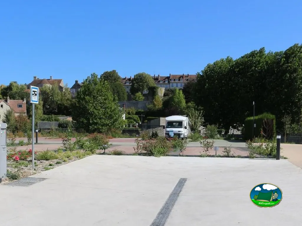 entrada con autocaravana
