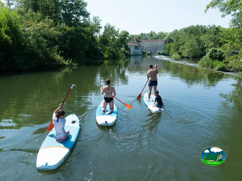 Río con paddle surf
