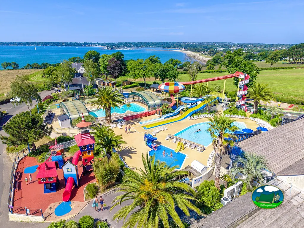 Piscina junto al mar