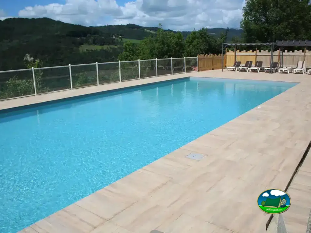 piscina exterior vallada