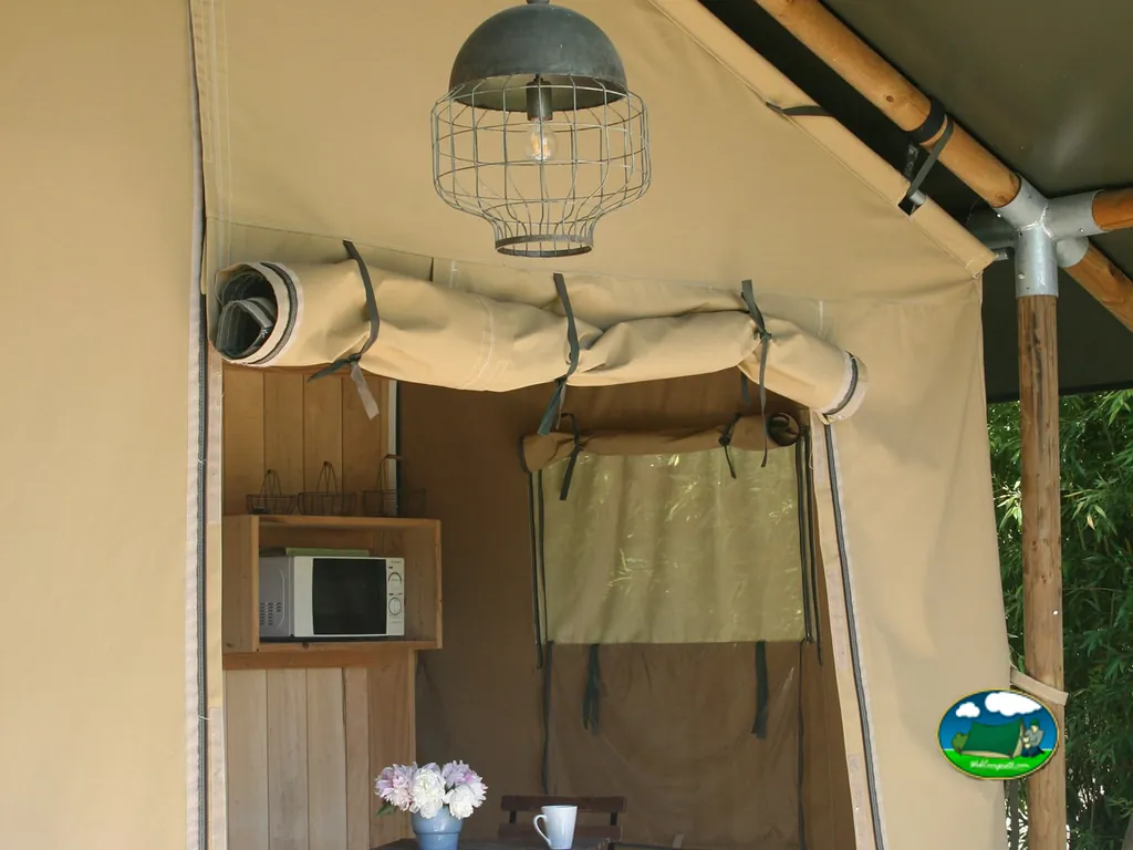 Glamping interior equipado