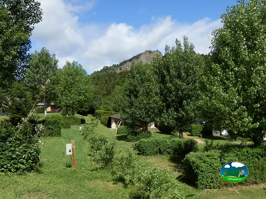 cabañas entre árboles