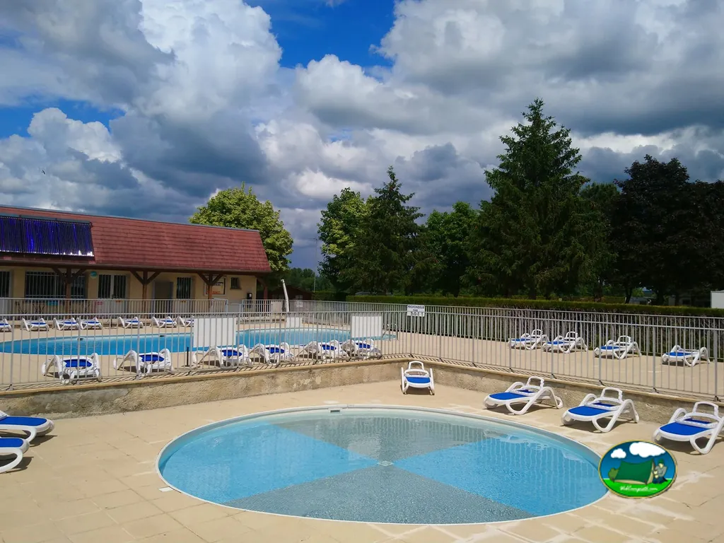 piscina exterior vacía