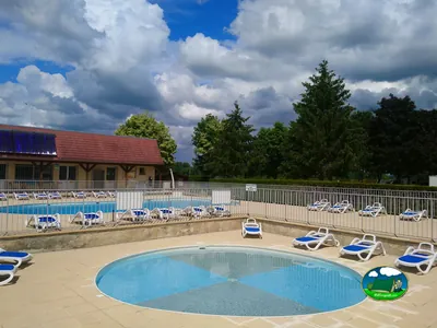 piscina exterior vacía