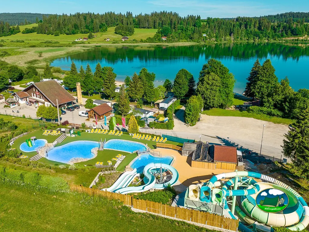 vista aérea de piscinas