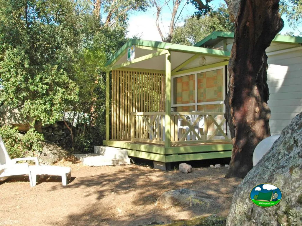 bungalow entre árboles