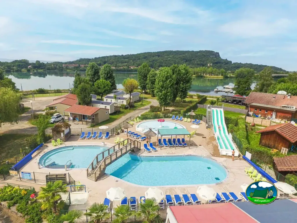 vista aérea de piscinas