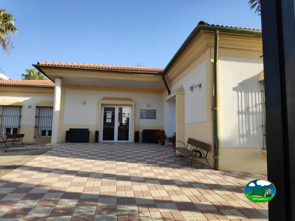 Recepción y servicios generales del recinto del Camping Balcón de Orellana, Orellana la Vieja (Badajoz)