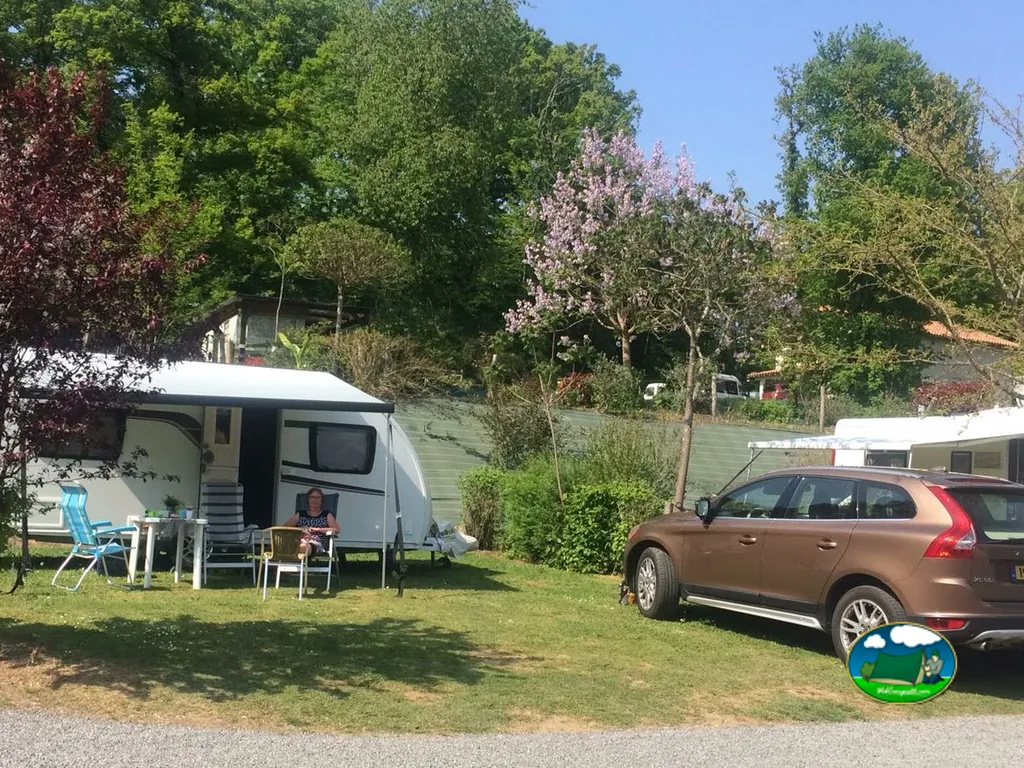 Parcela con caravana