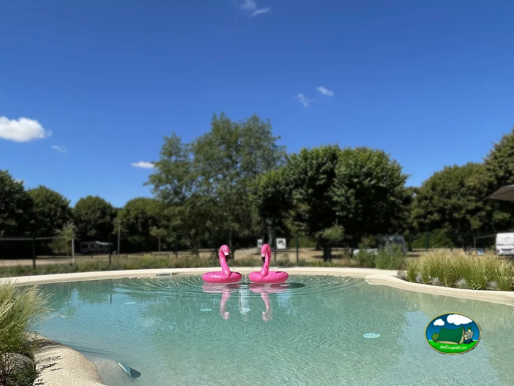 Piscina con flotadores