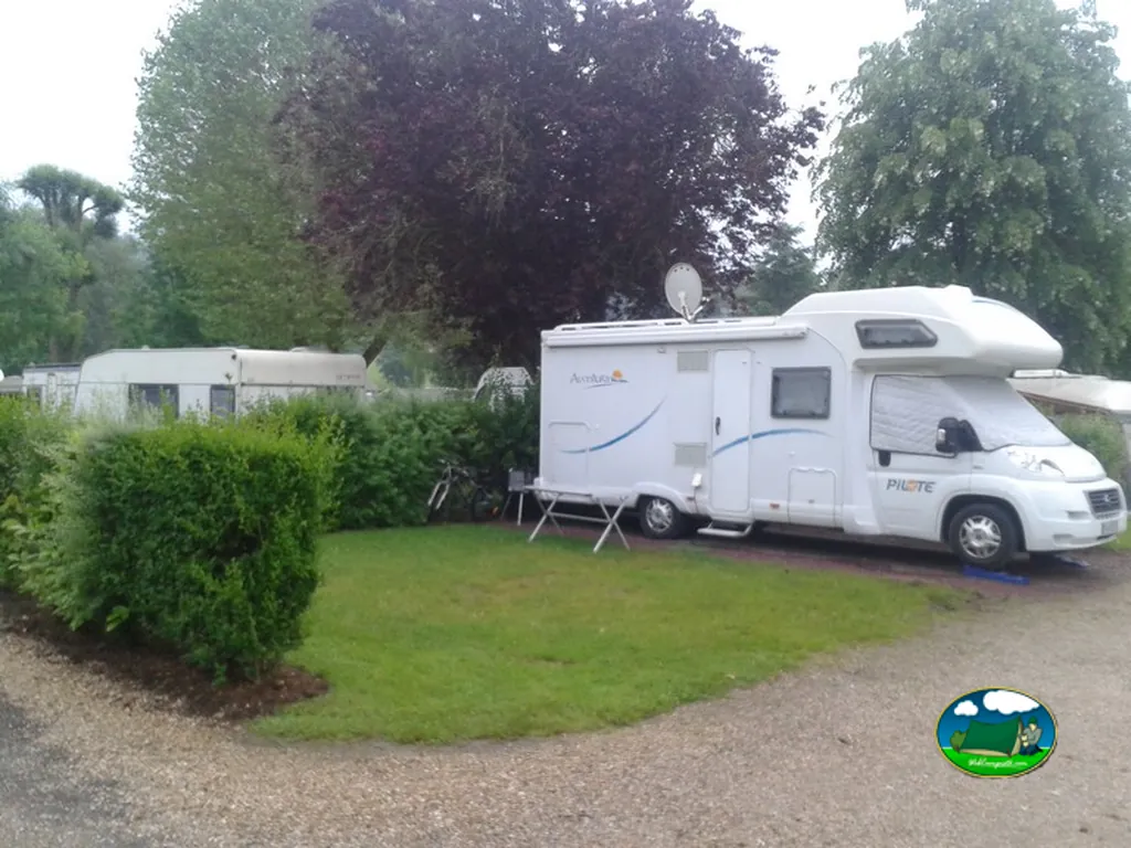 autocaravana en parcela