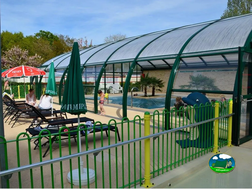 Piscina cubierta infantil