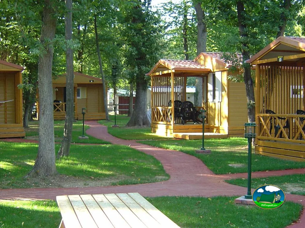 cabañas entre árboles