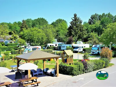 autocaravanas junto a terraza