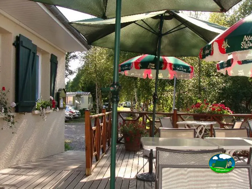 terraza con mesas