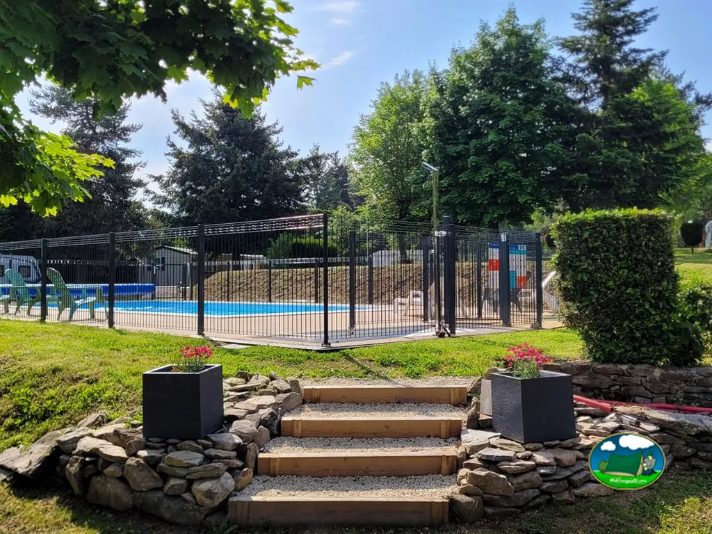 piscina exterior vallada