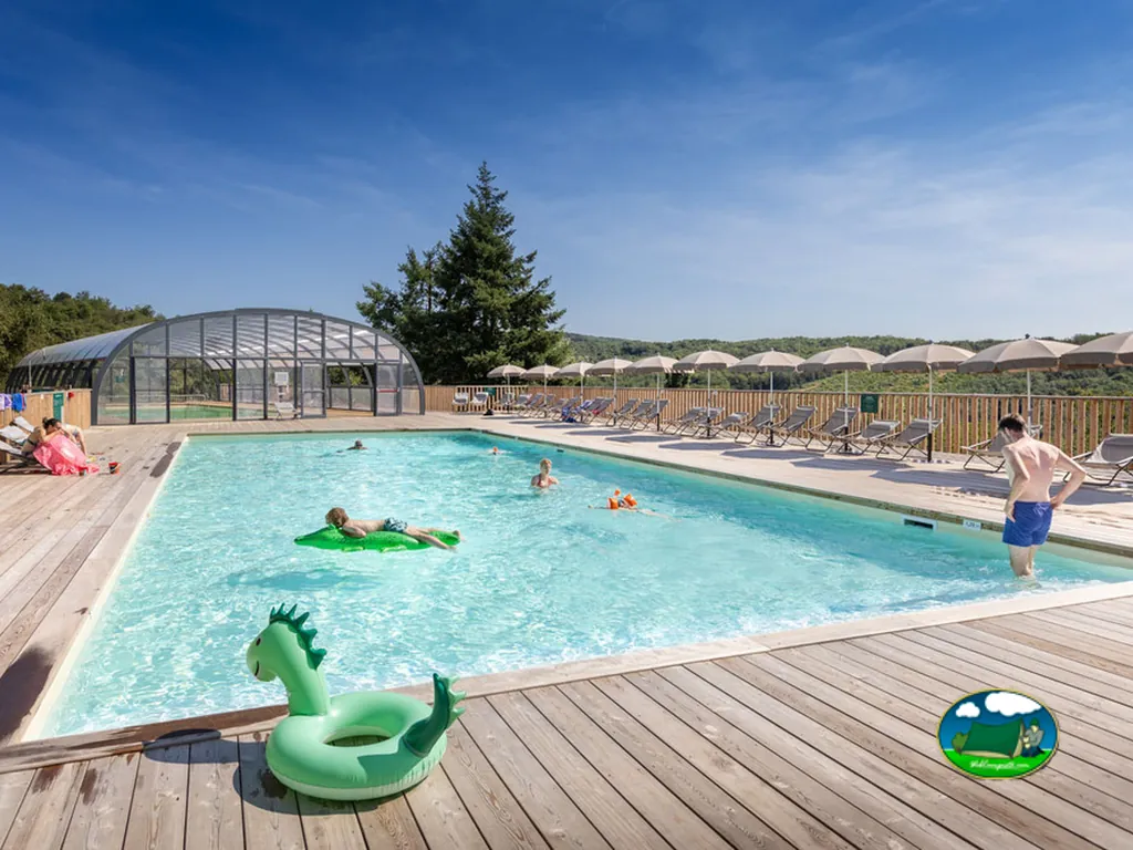 piscina exterior con flotador
