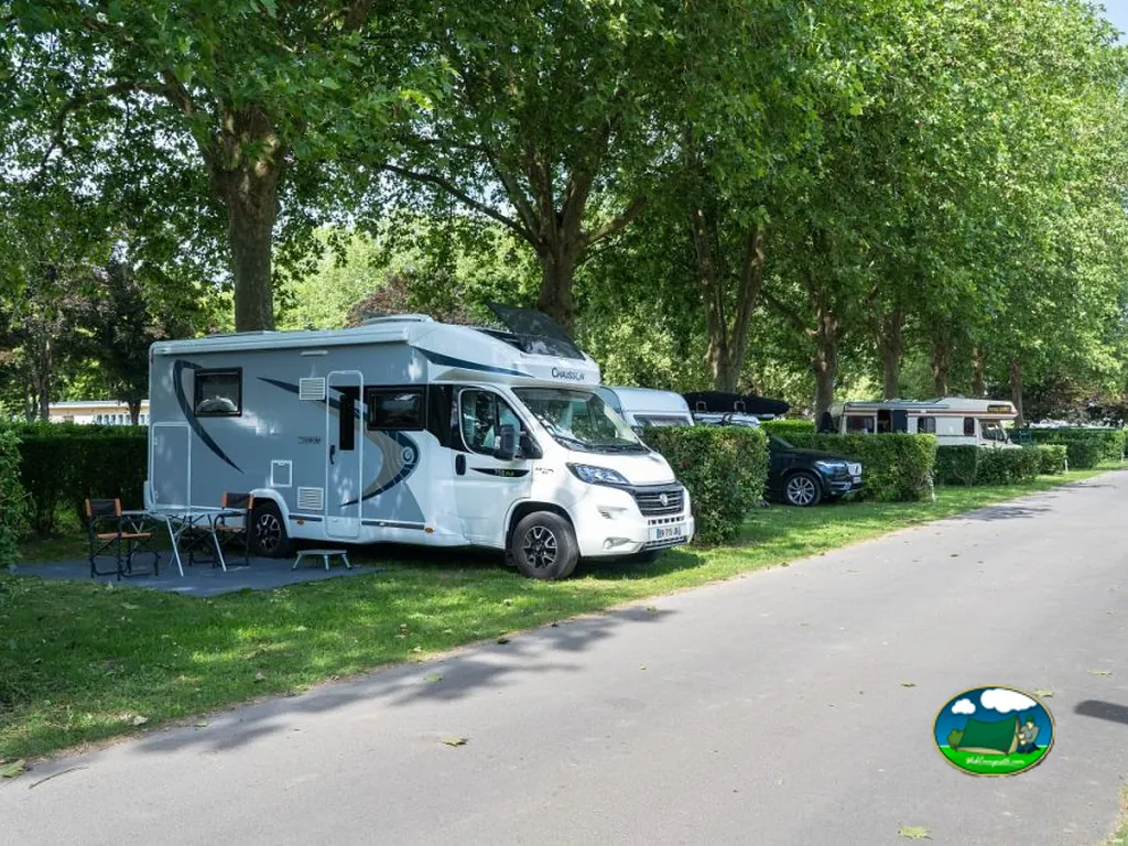 autocaravana en parcela