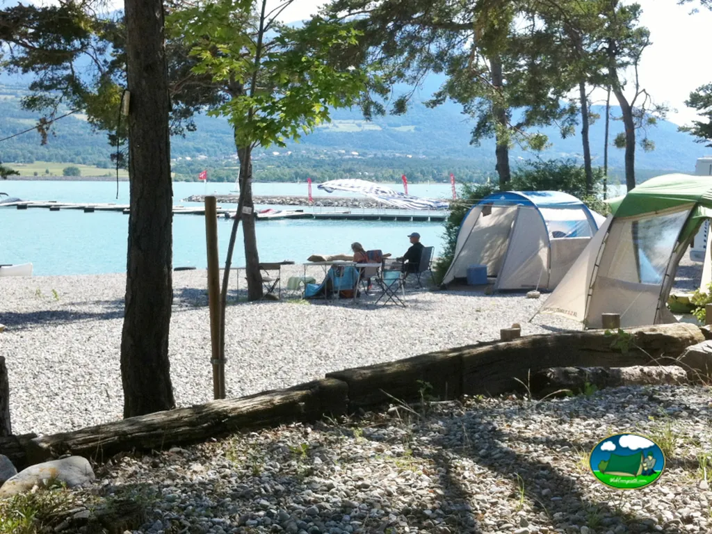 Parcelas junto al lago