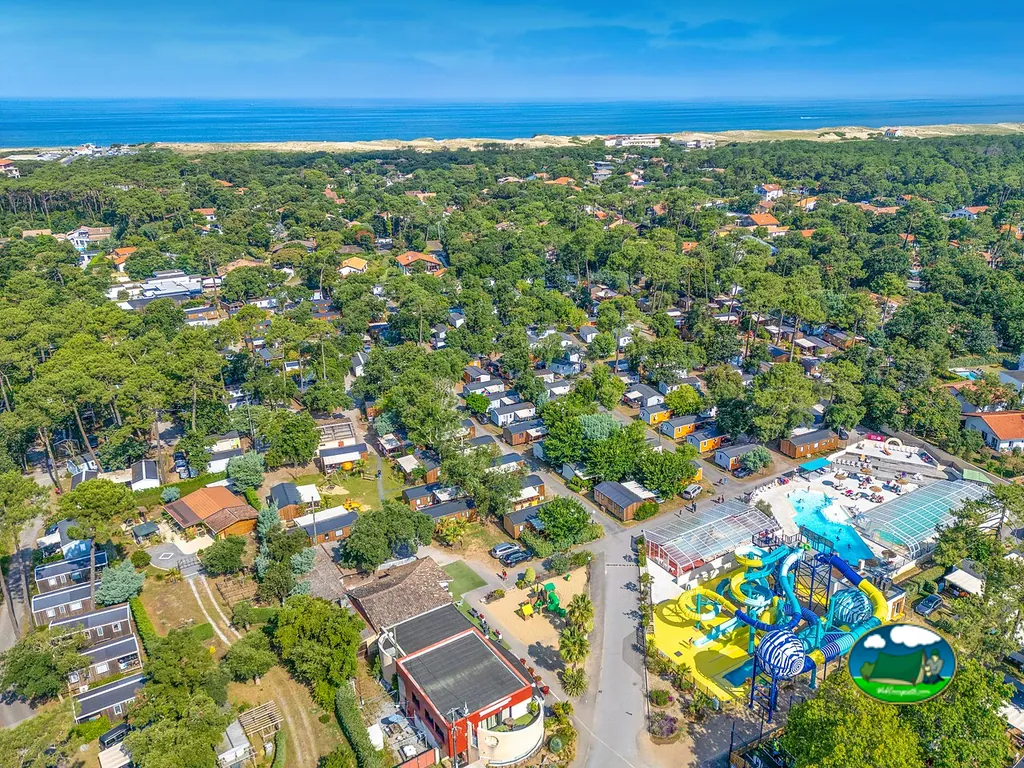 vista aérea de piscinas