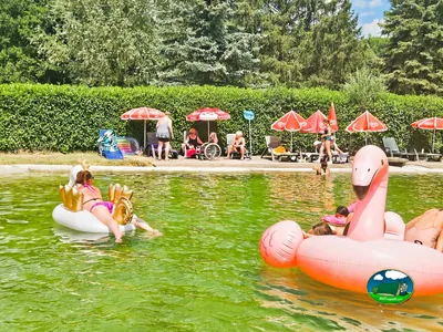 Piscina con flotadores