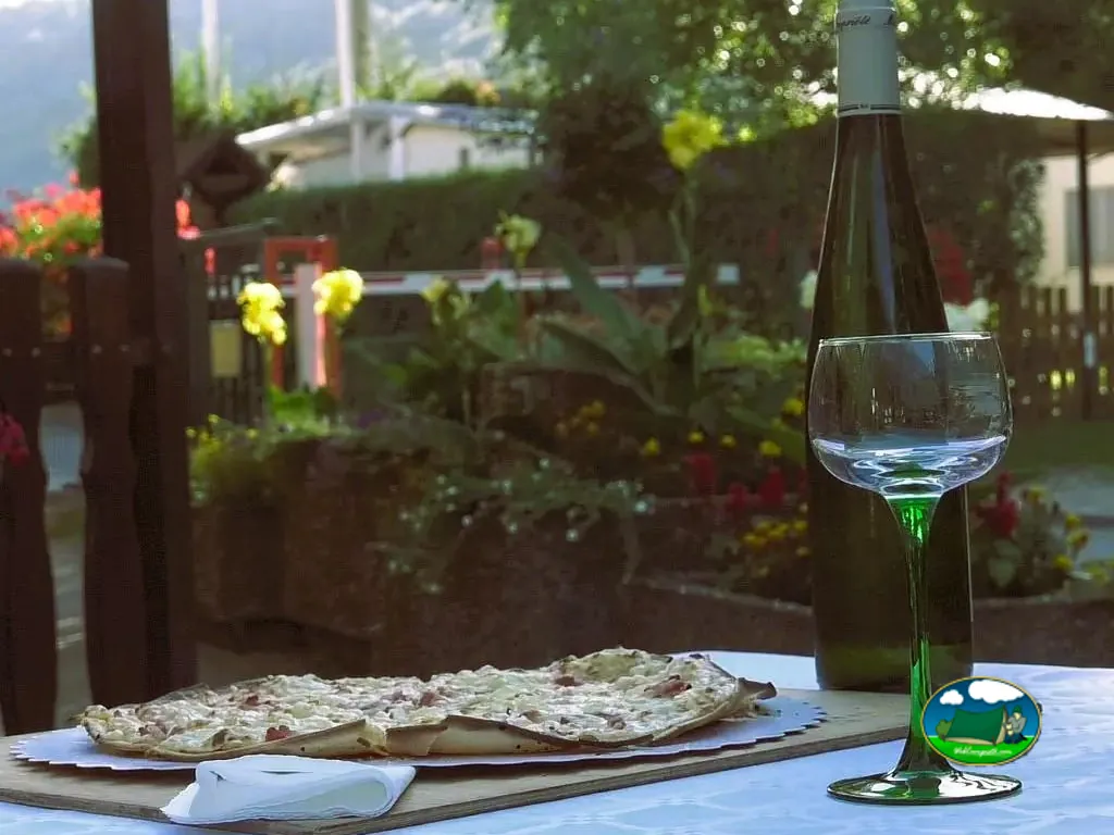 mesa con botella