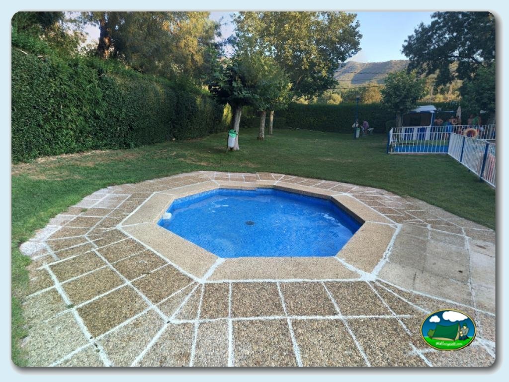 Piscinas en Camping El Pinajarro, Cáceres, España