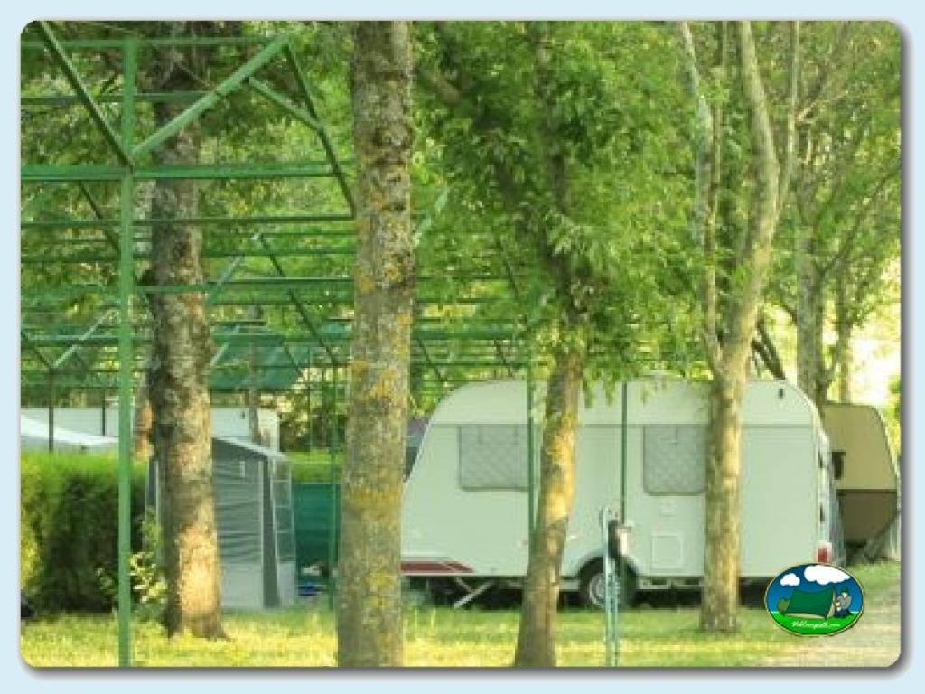 Parcelas en Camping El Pinajarro, Cáceres, España