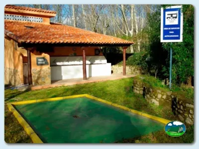 Área de servicios para autocaravanas del Camping El Pinajarro, Hervás (Cáceres)