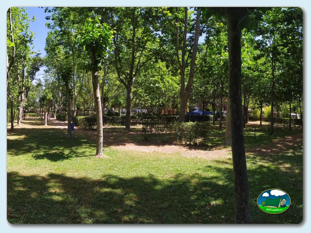 Parcelas en Camping El Pinajarro, Cáceres, España