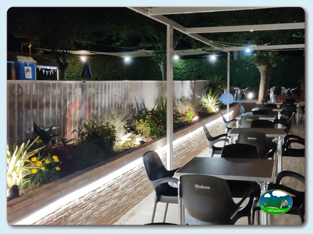 Terraza en Camping El Pinajarro, Cáceres, España