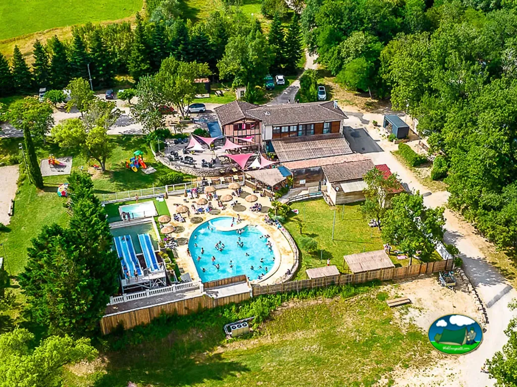 vista aérea de piscinas