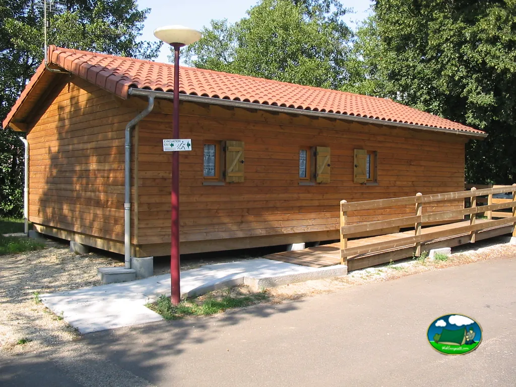 Cabaña de madera accesible del Camping du Vieux Moulin, CHÂTILLON-SUR-CHALARONNE (Ain)