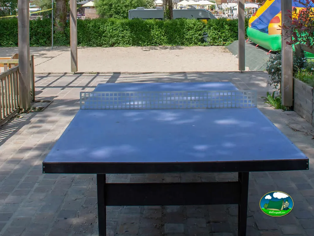 Mesa de ping-pong del Camping Les Rochers des Parcs, LE VEY (Calvados)
