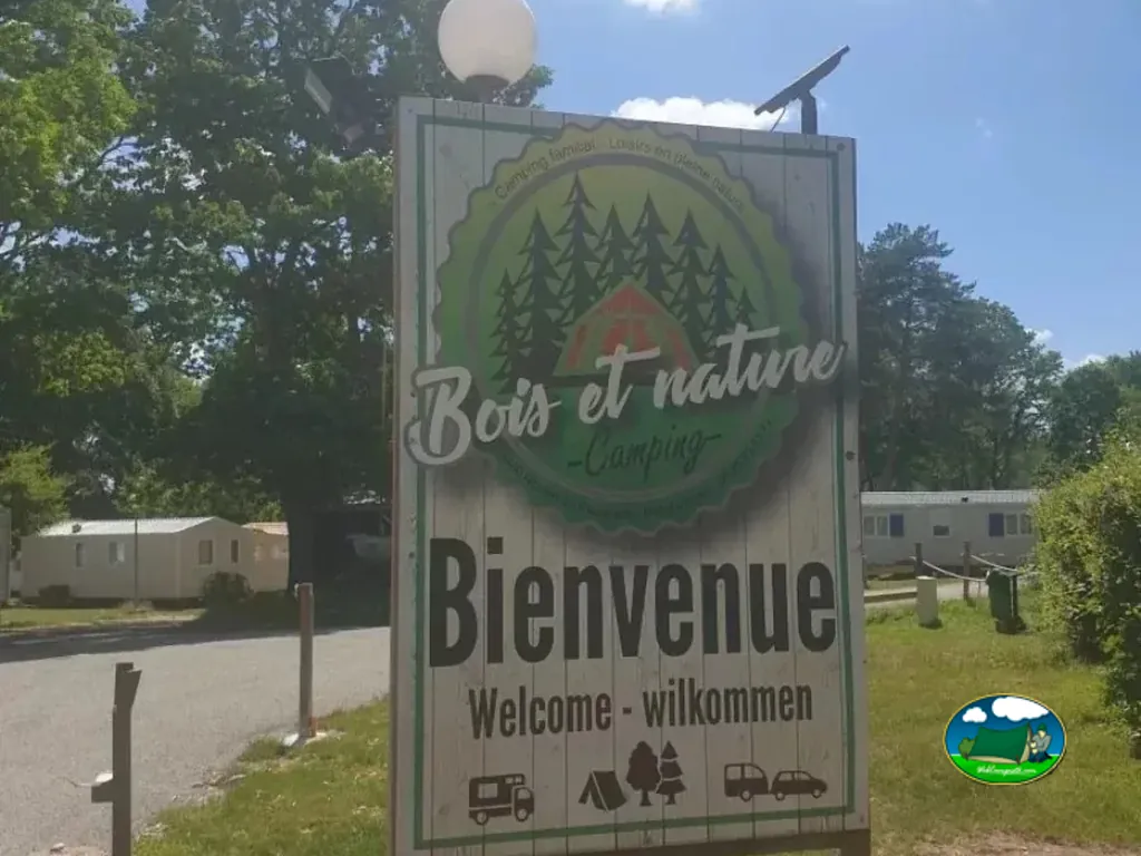 Cartel de bienvenida del Camping Bois et Nature, ROYÈRE-DE-VASSIVIÈRE (Creuse)