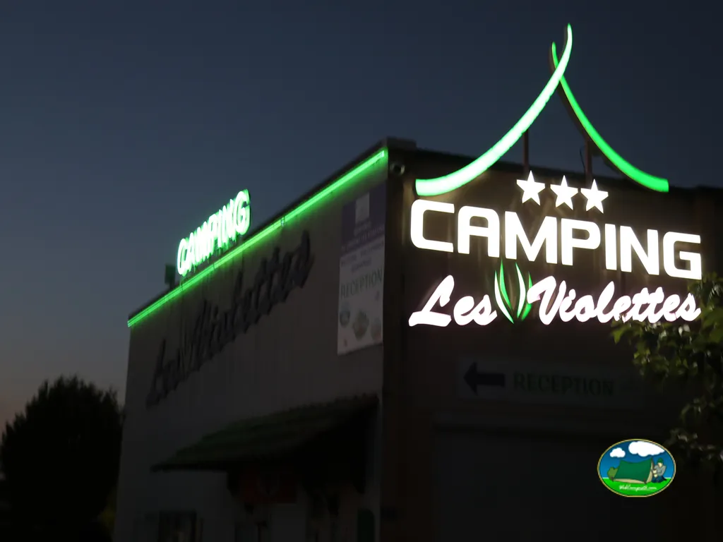 Cartel de recepción del Camping Les Violettes, DEYME (Alto Garona)