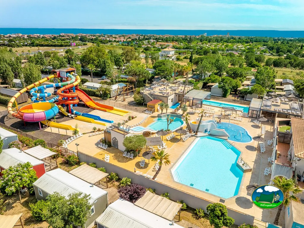 Piscina con toboganes junto al mar del Camping L'Hermitage (Capfun), VALRAS-PLAGE (Hérault)